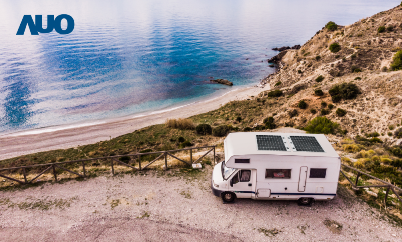 「可撓輕量化太陽光電板SunCurva」使用輕量特殊耐候型複合板取代傳統太陽能板的玻璃前板，不僅降低70%重量，每米平方僅3Kg；具有抗衝擊性能及通過電磁相容性測試，可應用於交通運輸工具，如露營車、遊艇等